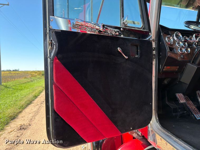 image for item EP7917 1989 Peterbilt 379 semi truck