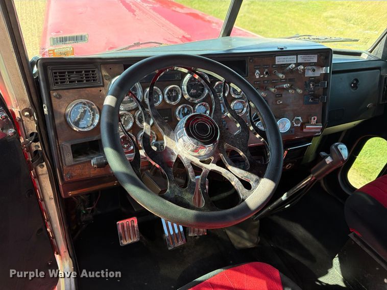image for item EP7917 1989 Peterbilt 379 semi truck