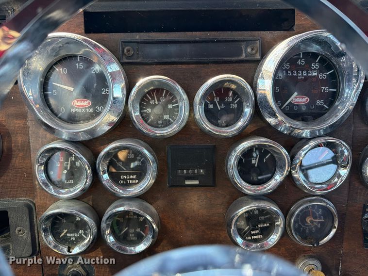 image for item EP7917 1989 Peterbilt 379 semi truck