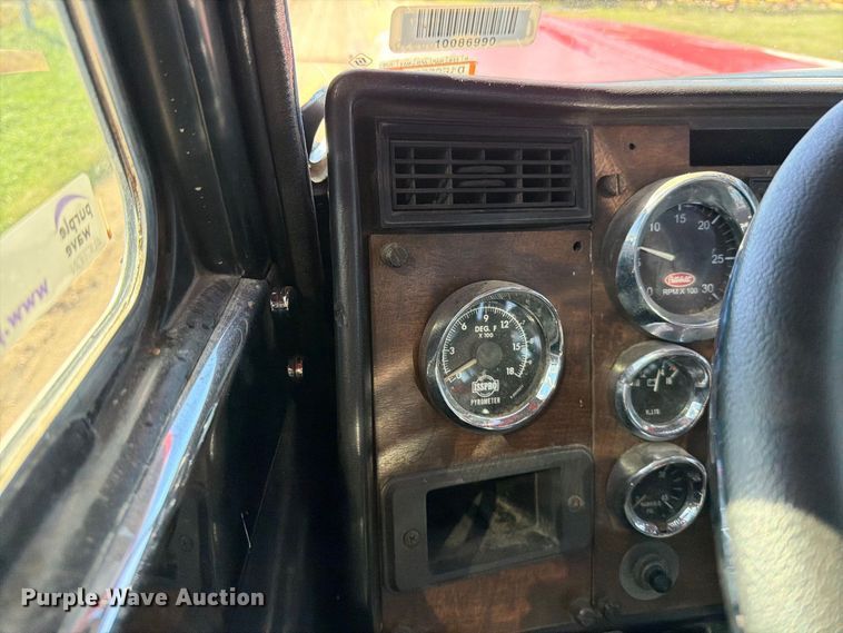image for item EP7917 1989 Peterbilt 379 semi truck