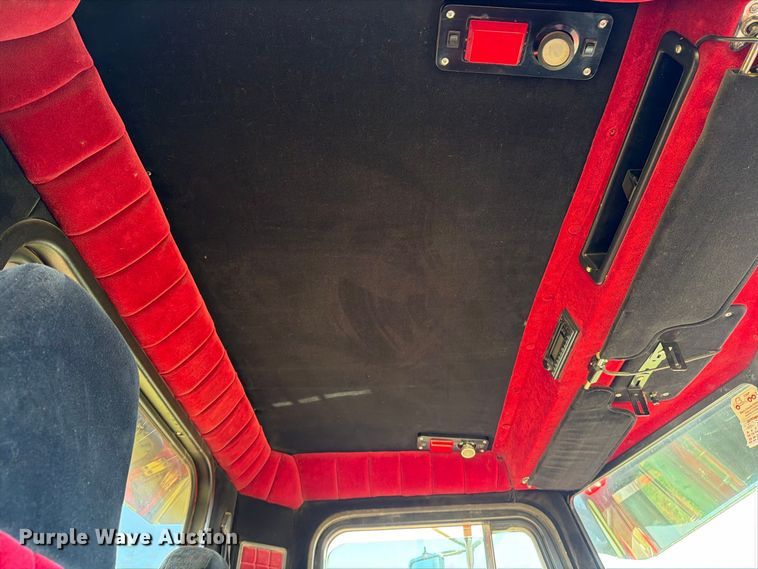 image for item EP7917 1989 Peterbilt 379 semi truck