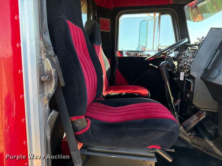 image for item EP7917 1989 Peterbilt 379 semi truck