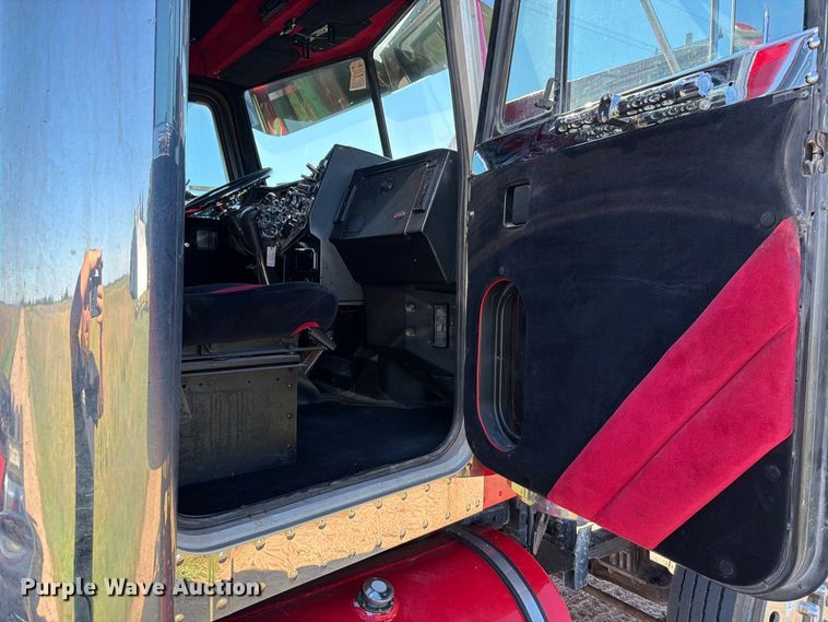 image for item EP7917 1989 Peterbilt 379 semi truck