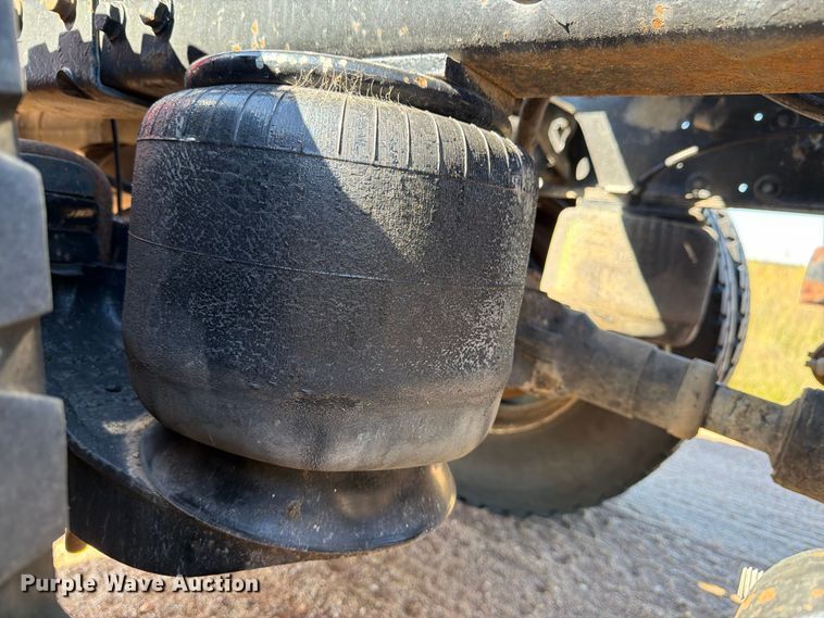 image for item EP7917 1989 Peterbilt 379 semi truck