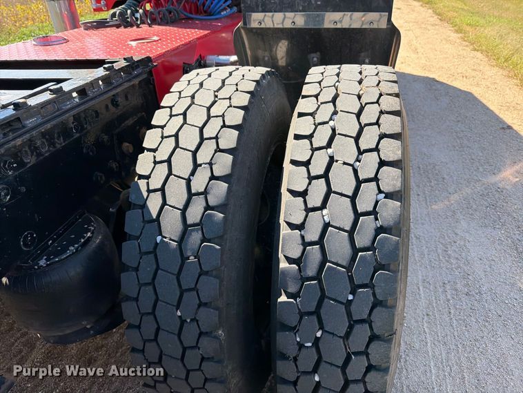 image for item EP7917 1989 Peterbilt 379 semi truck