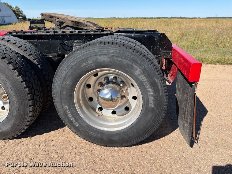 image for item EP7917 1989 Peterbilt 379 semi truck