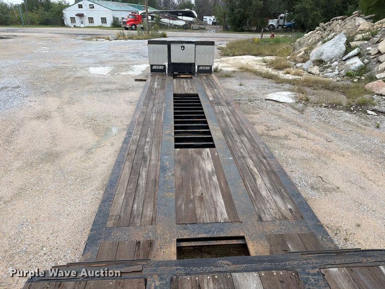 image for item EP7946 2013 XL Specialized XL 70 lowboy equipment trailer