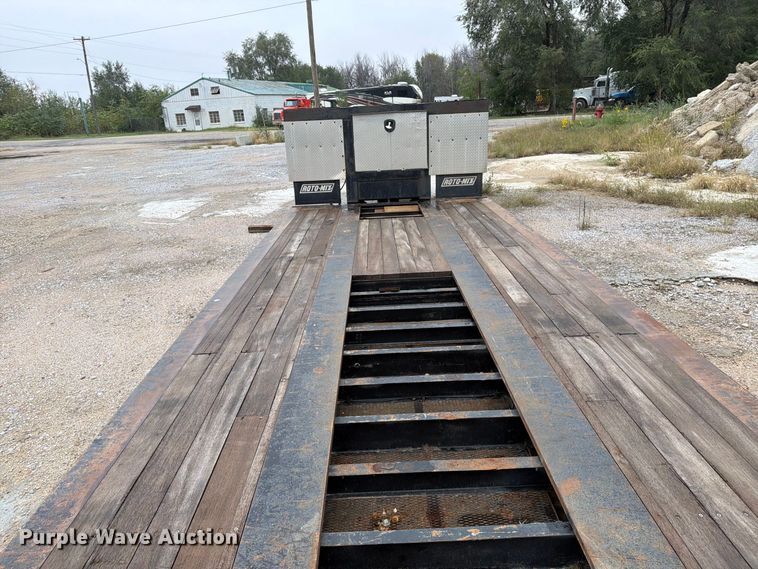 image for item EP7946 2013 XL Specialized XL 70 lowboy equipment trailer