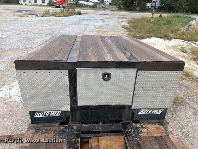 image for item EP7946 2013 XL Specialized XL 70 lowboy equipment trailer
