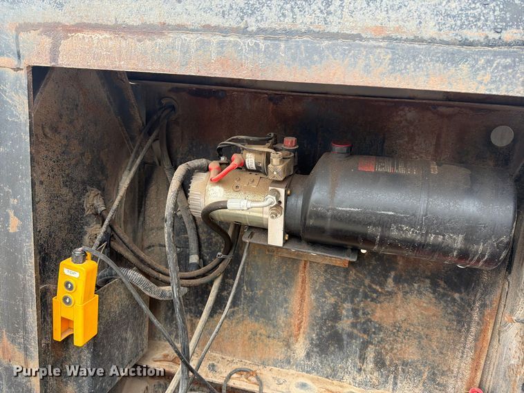 image for item EP7946 2013 XL Specialized XL 70 lowboy equipment trailer