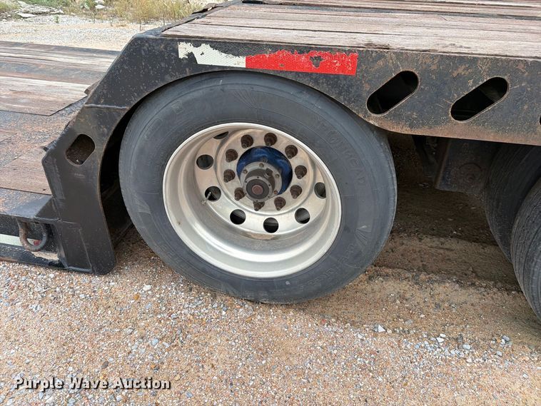 image for item EP7946 2013 XL Specialized XL 70 lowboy equipment trailer
