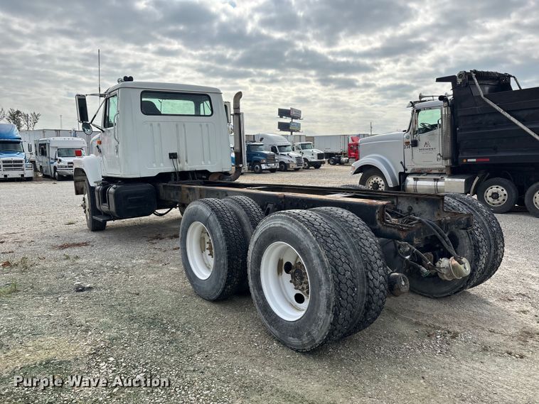 image for item ER3403 1999 International F2574 truck cab and chassis