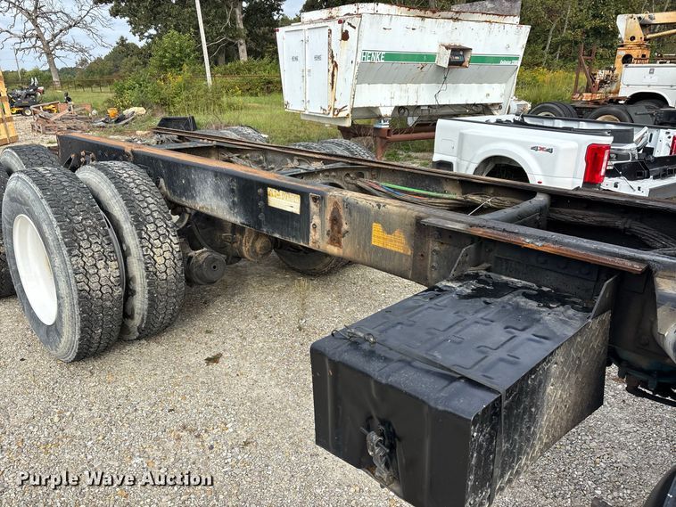 image for item ER3403 1999 International F2574 truck cab and chassis