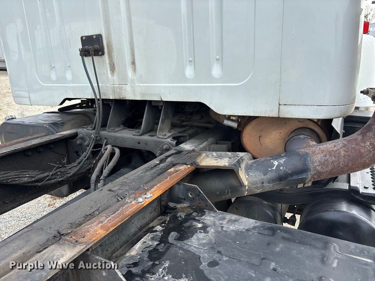 image for item ER3403 1999 International F2574 truck cab and chassis