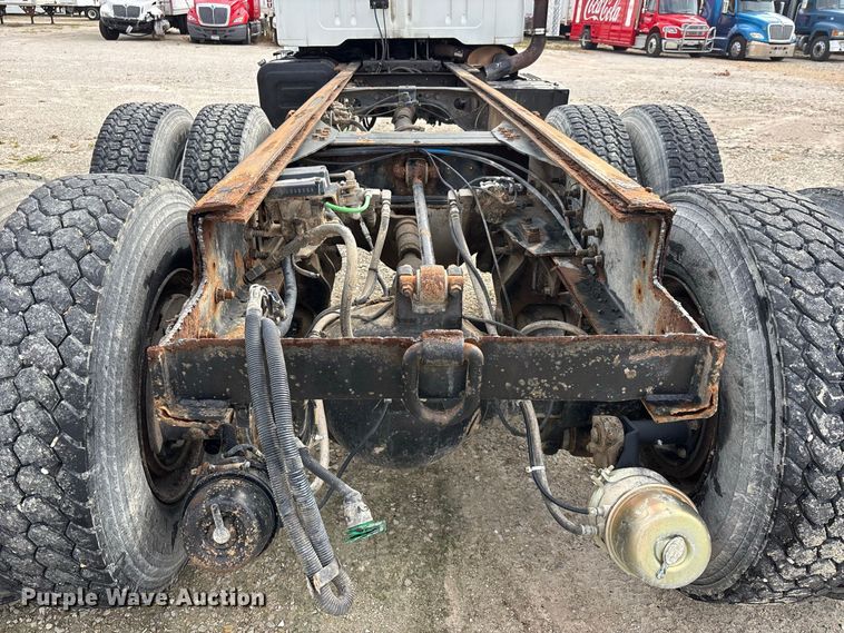 image for item ER3403 1999 International F2574 truck cab and chassis