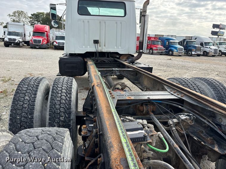 image for item ER3403 1999 International F2574 truck cab and chassis