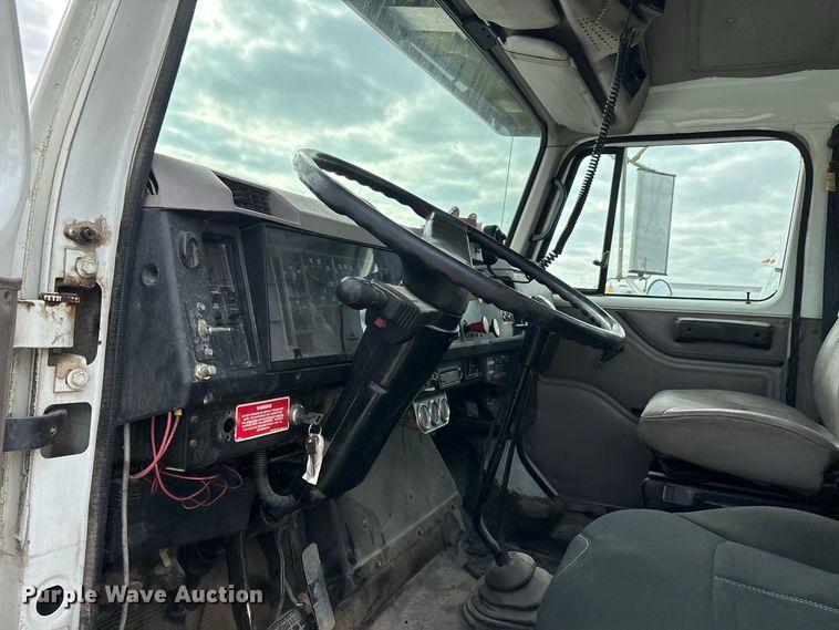 image for item ER3403 1999 International F2574 truck cab and chassis