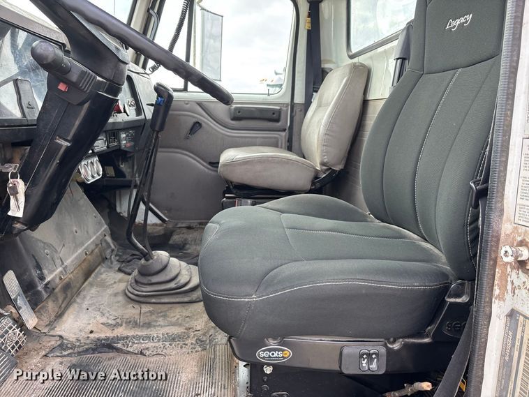 image for item ER3403 1999 International F2574 truck cab and chassis