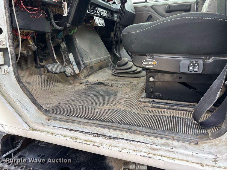 image for item ER3403 1999 International F2574 truck cab and chassis