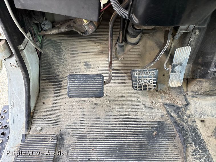 image for item ER3403 1999 International F2574 truck cab and chassis
