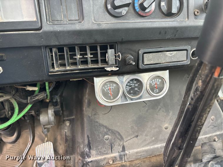 image for item ER3403 1999 International F2574 truck cab and chassis