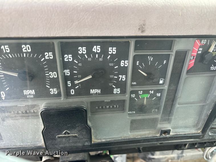 image for item ER3403 1999 International F2574 truck cab and chassis