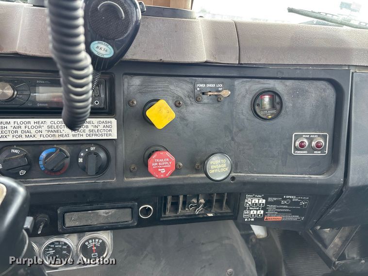 image for item ER3403 1999 International F2574 truck cab and chassis