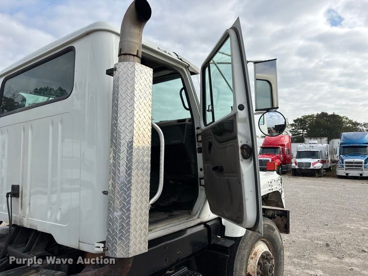 image for item ER3403 1999 International F2574 truck cab and chassis