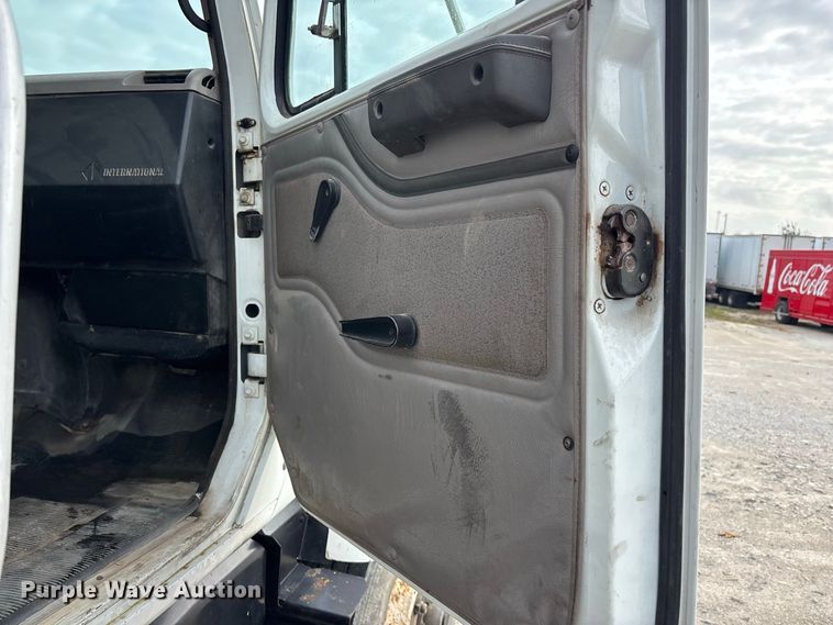 image for item ER3403 1999 International F2574 truck cab and chassis
