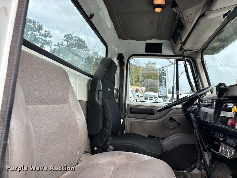 image for item ER3403 1999 International F2574 truck cab and chassis