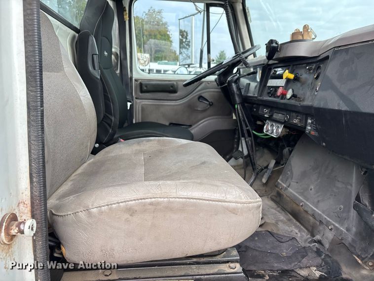 image for item ER3403 1999 International F2574 truck cab and chassis