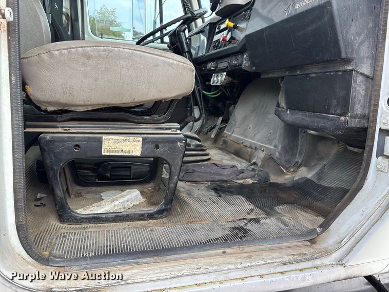 image for item ER3403 1999 International F2574 truck cab and chassis