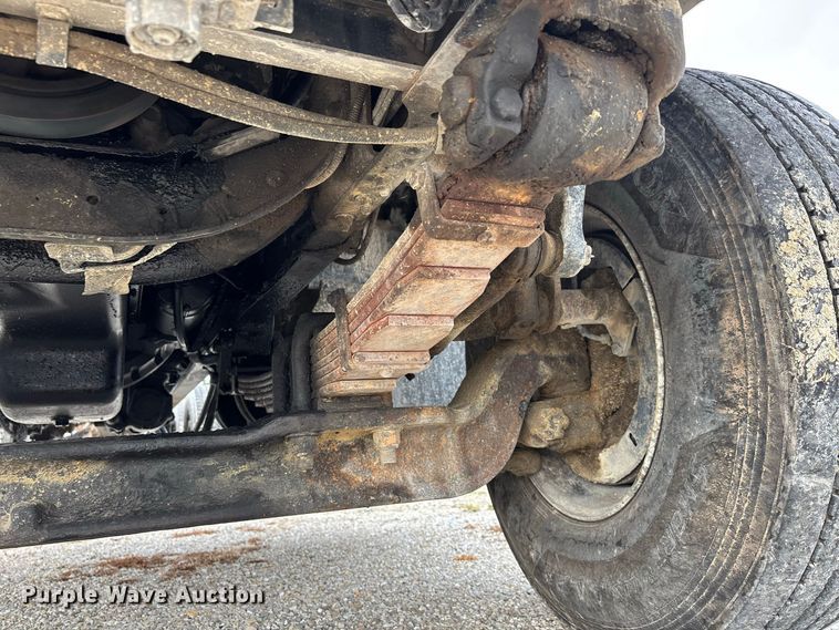 image for item ER3403 1999 International F2574 truck cab and chassis