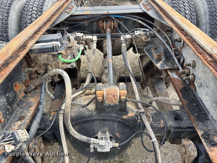 image for item ER3403 1999 International F2574 truck cab and chassis