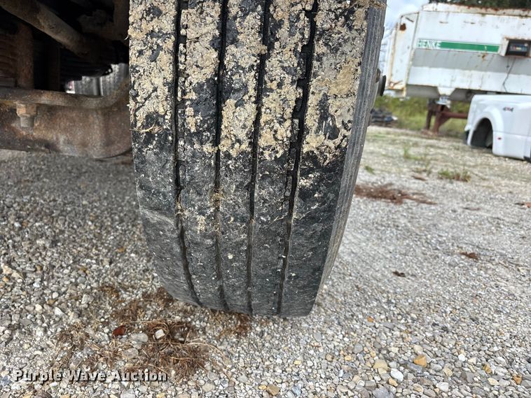 image for item ER3403 1999 International F2574 truck cab and chassis
