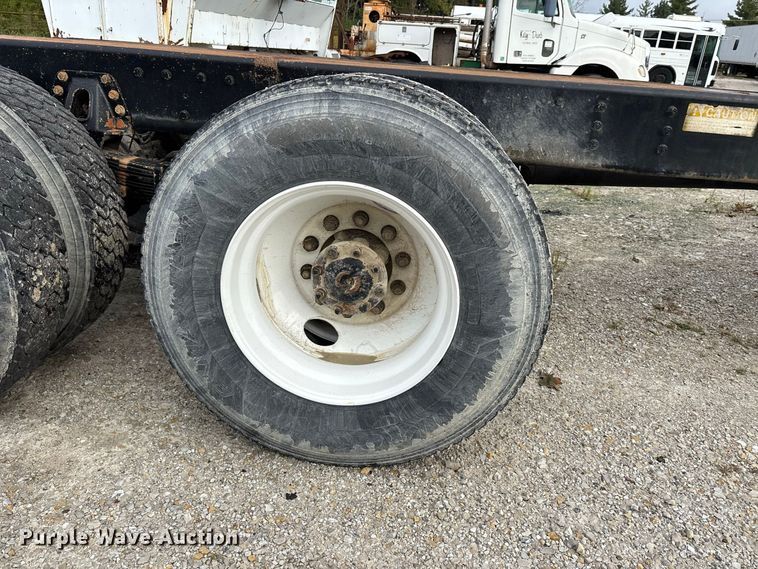 image for item ER3403 1999 International F2574 truck cab and chassis