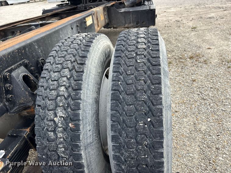 image for item ER3403 1999 International F2574 truck cab and chassis