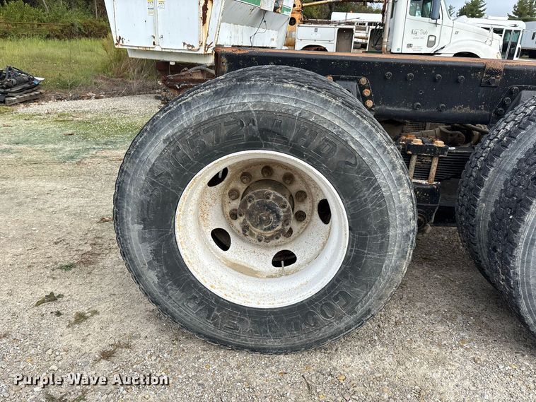 image for item ER3403 1999 International F2574 truck cab and chassis