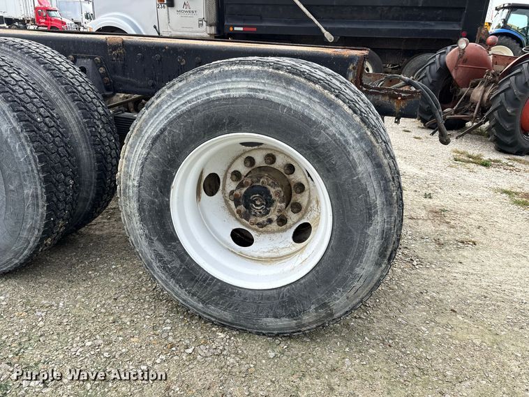 image for item ER3403 1999 International F2574 truck cab and chassis