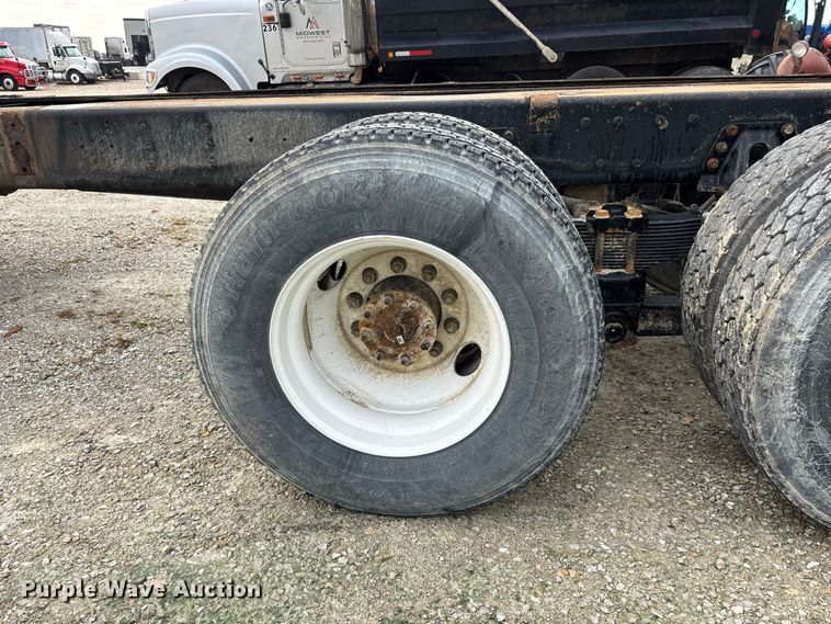 image for item ER3403 1999 International F2574 truck cab and chassis