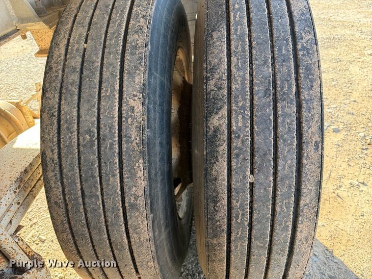 image for item ER3475 1989 Mate end dump trailer