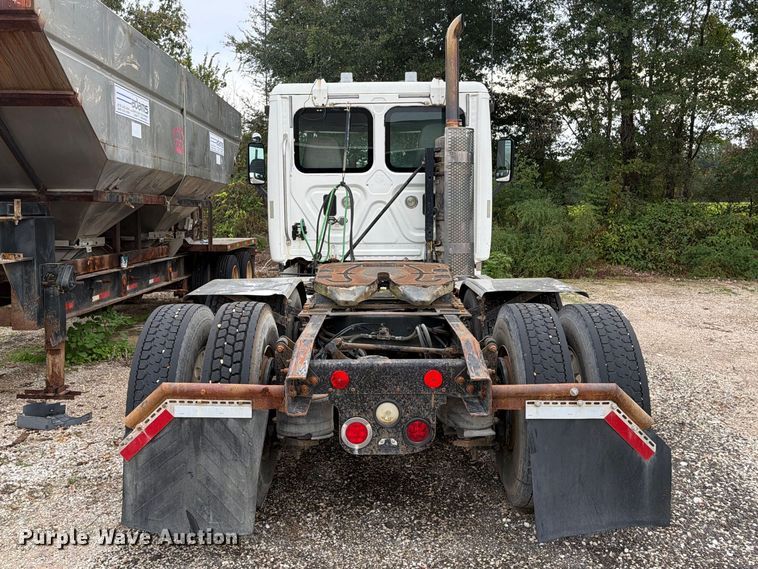 image for item ER3480 2011 Freightliner Cascadia 125 semi truck