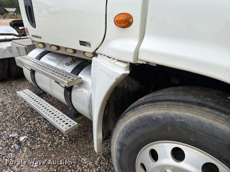image for item ER3480 2011 Freightliner Cascadia 125 semi truck