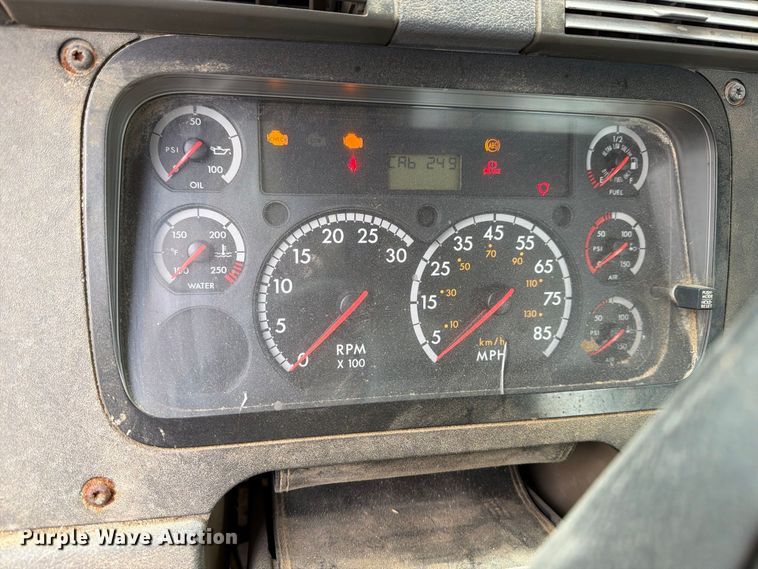 image for item ER3480 2011 Freightliner Cascadia 125 semi truck