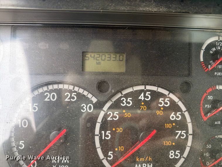 image for item ER3480 2011 Freightliner Cascadia 125 semi truck