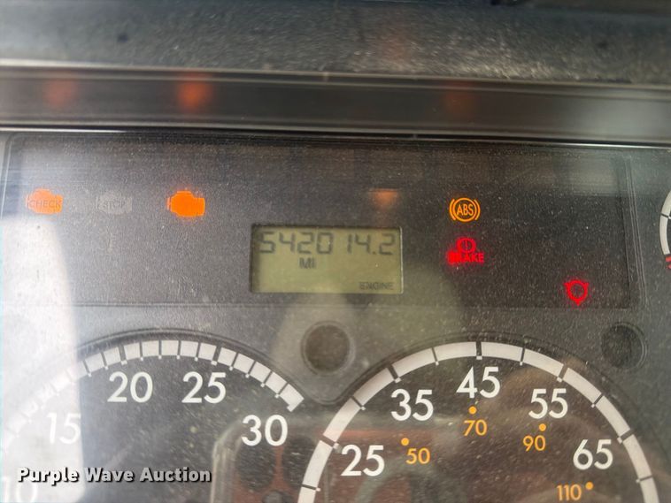 image for item ER3480 2011 Freightliner Cascadia 125 semi truck