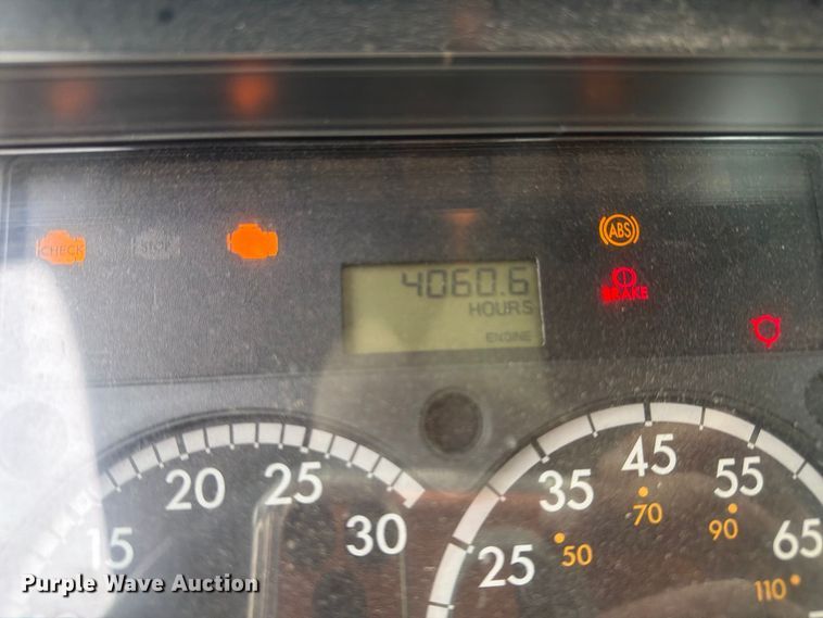 image for item ER3480 2011 Freightliner Cascadia 125 semi truck