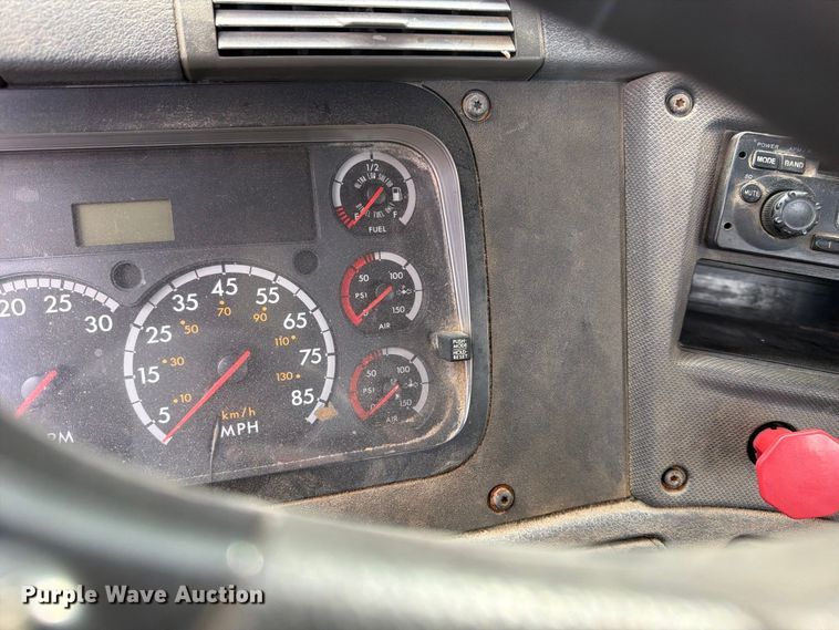 image for item ER3480 2011 Freightliner Cascadia 125 semi truck