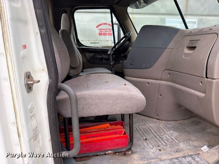 image for item ER3480 2011 Freightliner Cascadia 125 semi truck