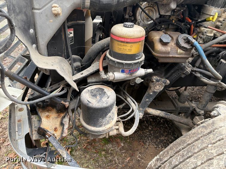 image for item ER3480 2011 Freightliner Cascadia 125 semi truck